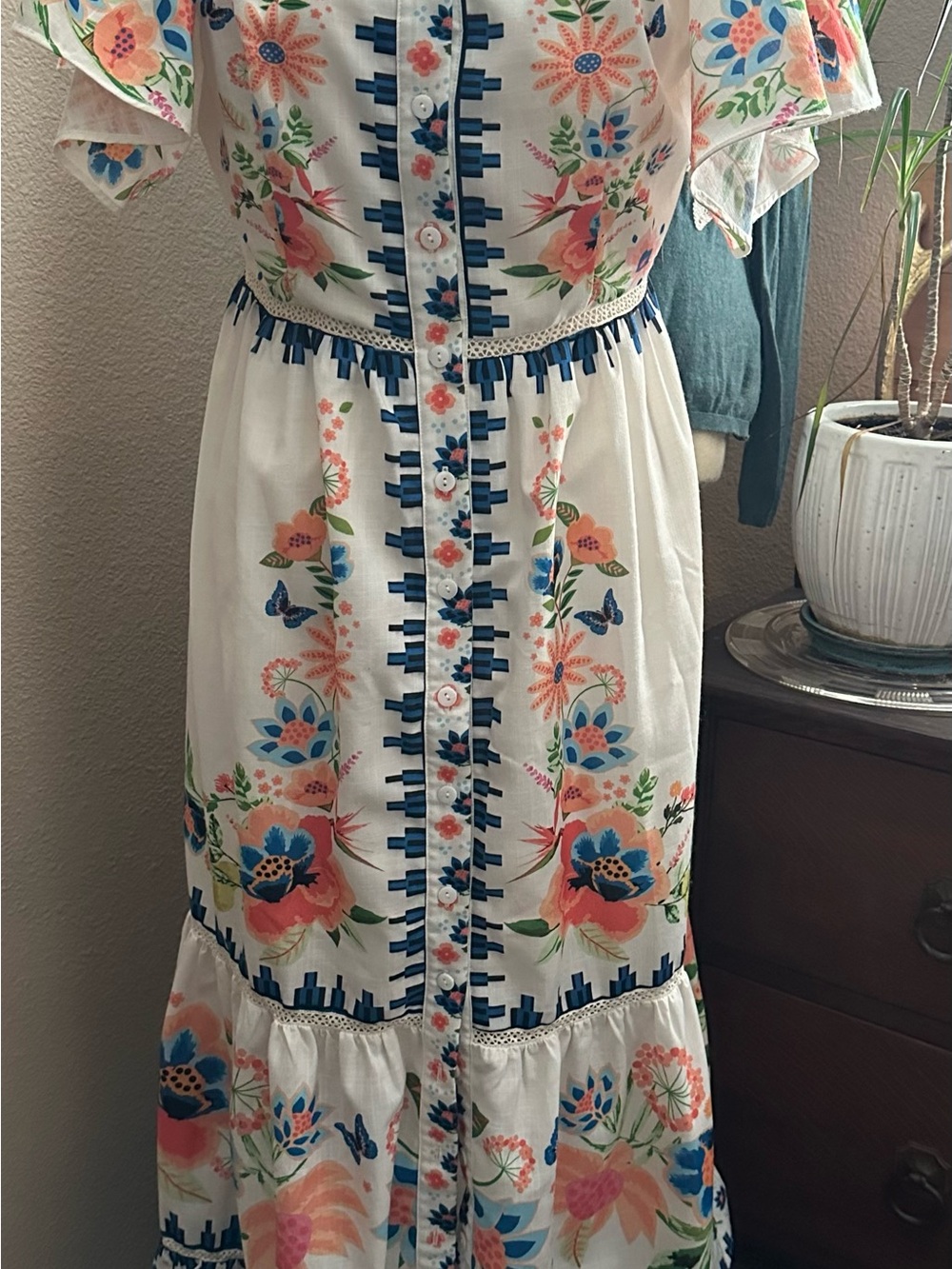 Ador Floral Flutter-Sleeve Midi Dress in Cream - Picture 3 of 8